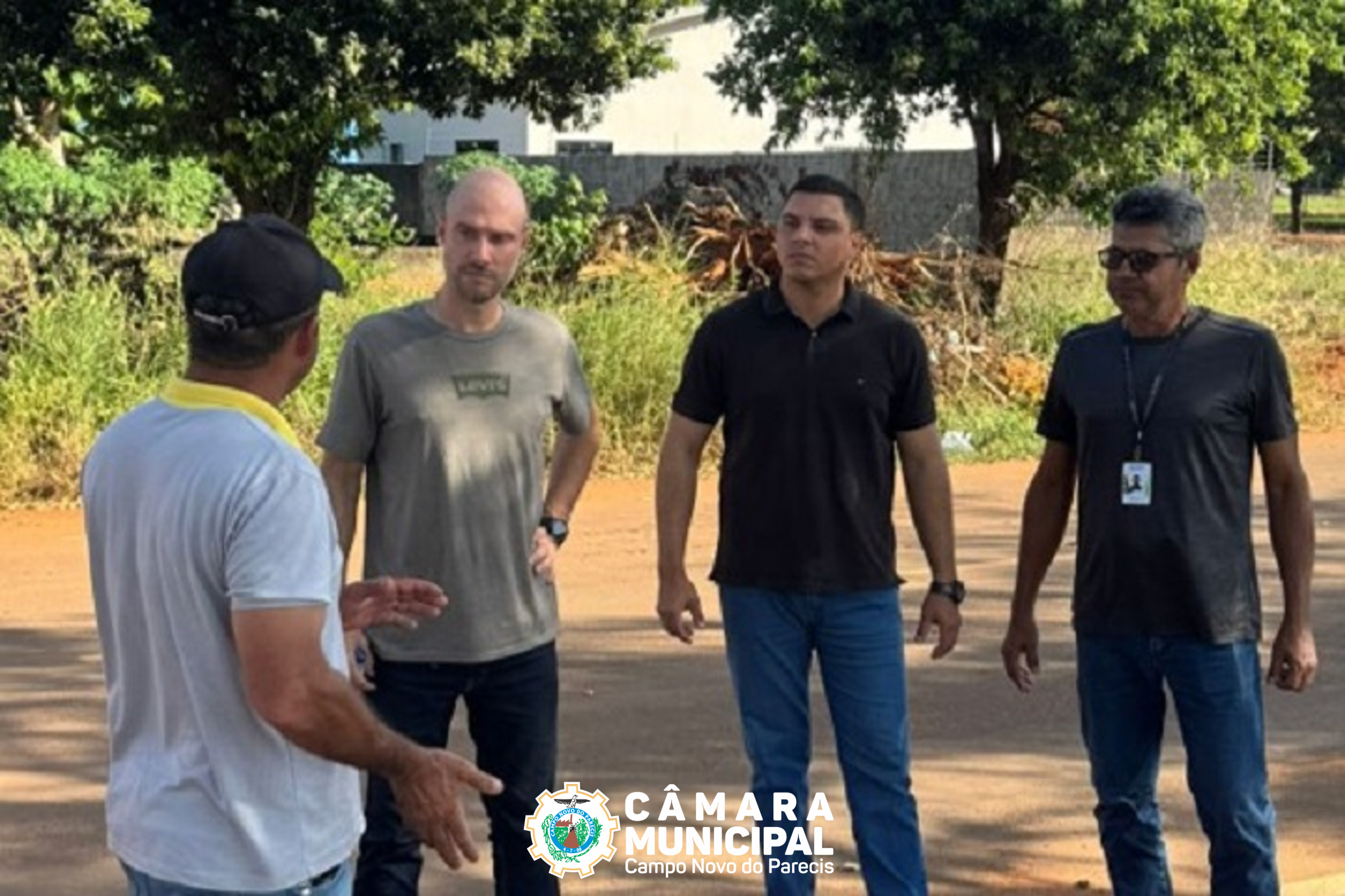 Baioto, Dricka e Gringo acompanham fase final de pavimentação do Distrito Marechal Rondon