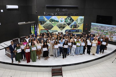 Câmara Municipal homenageia profissionais da educação com Moções de Aplausos