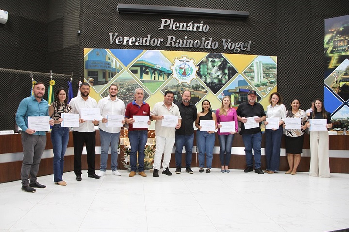 Diretores da ACIC e CDL são homenageados com Moção de Aplausos