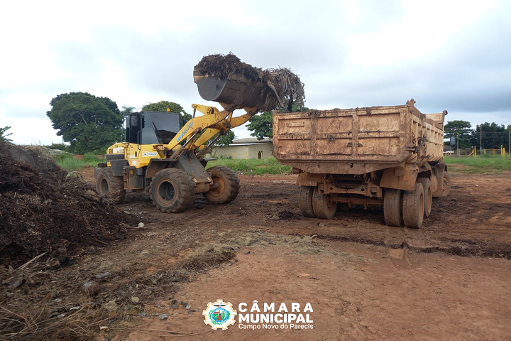 Executivo realiza limpeza de área pública após solicitação de vereador Milton Soares