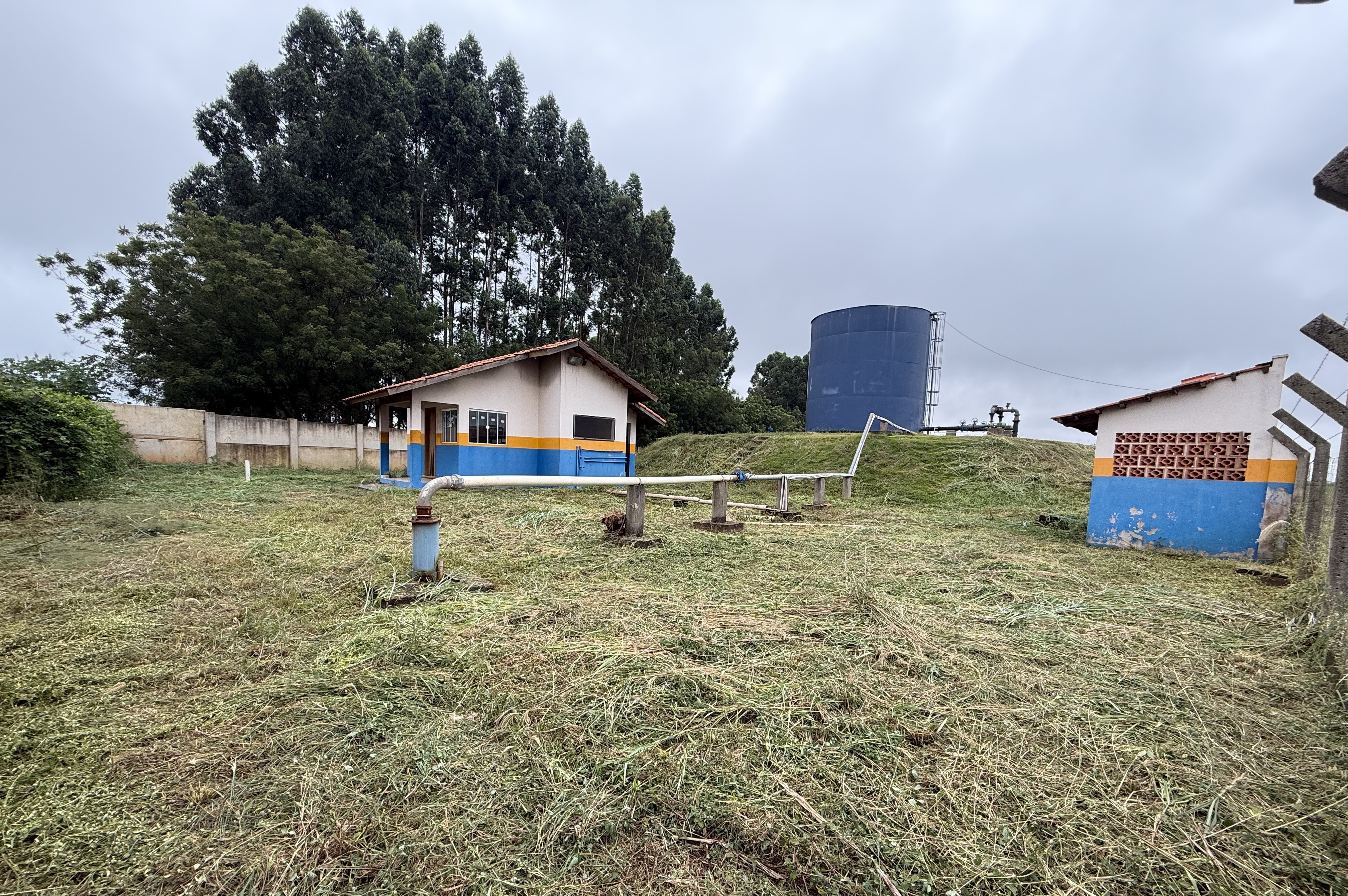 Reivindicação de vereador Milton Soares resulta em limpeza de área pública no Jardim Itália 