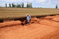 Vereador Milton percorre estradas vicinais para fiscalizar demandas de produtores
