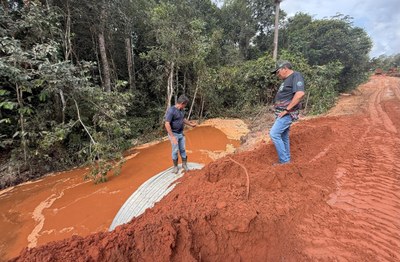 Vereador Milton Soares acompanha obras de infraestrutura em estradas vicinais
