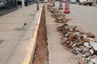 Vereador Milton Soares acompanha recuperação de sarjetas em diversos pontos da cidade