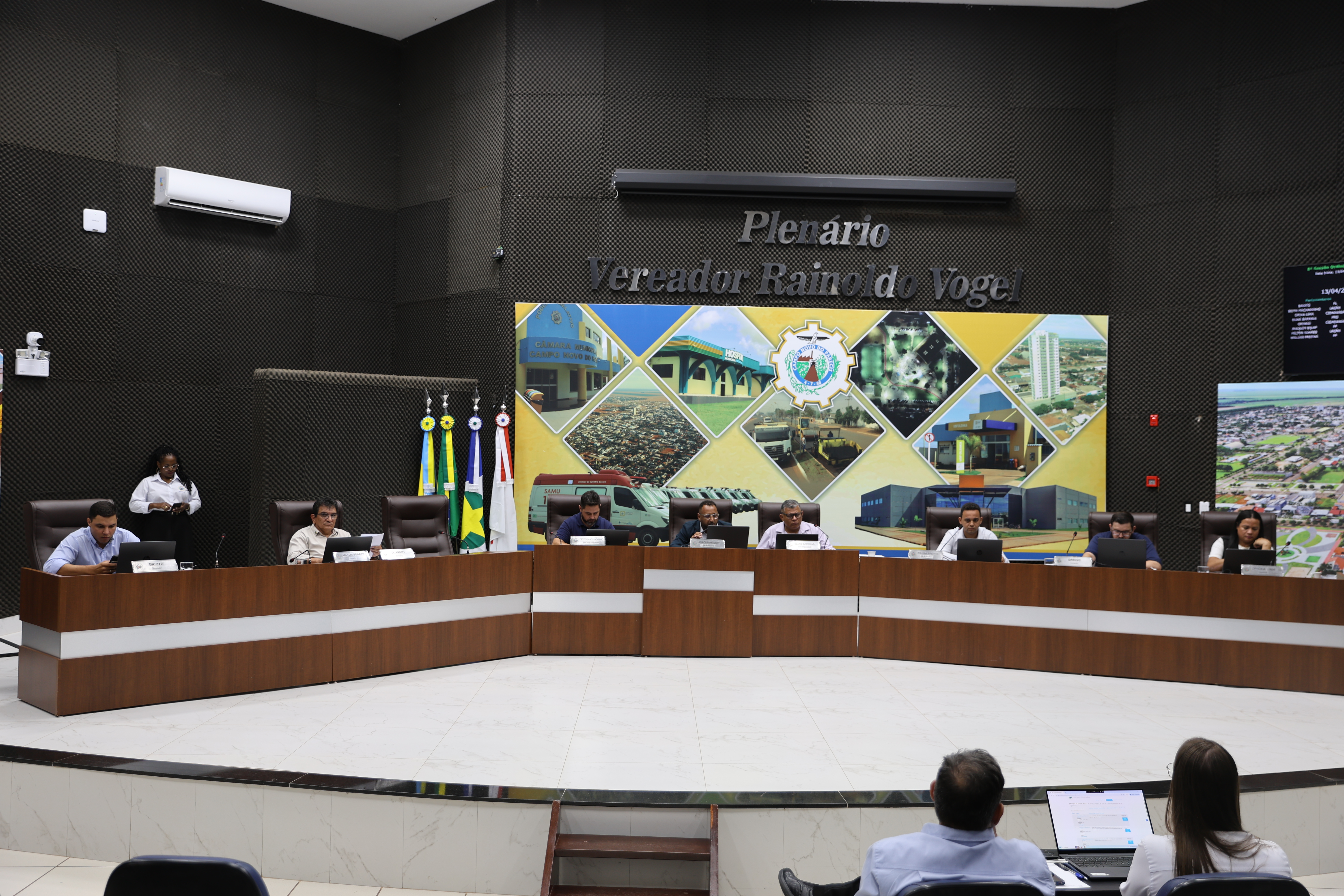 Vereadores discutem e aprovam projetos em 8ª Sessão Ordinária