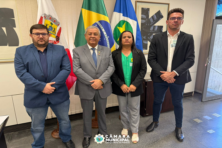 Vereadores firmam compromisso com senador para recursos à saúde do município