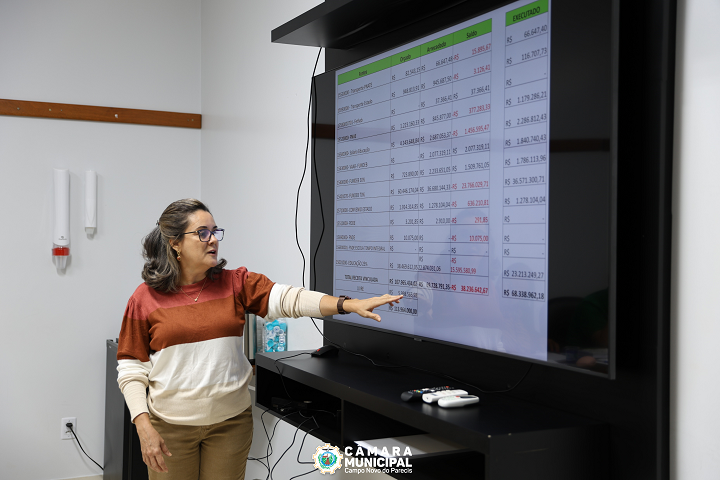 Vereadores recebem Secretaria de Educação para apresentação de relatório e execução orçamentária 2025